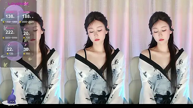 Aimee-520 online show from March 24, 1:43 am