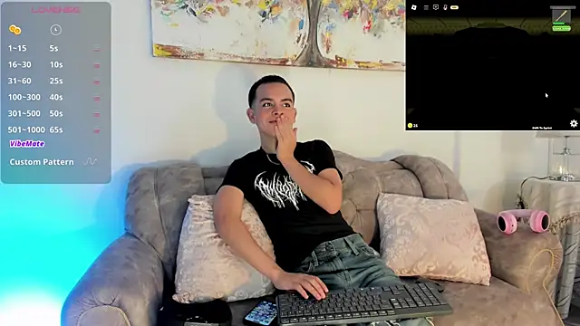 Snapshot of Blum_icee chatting on December 6, 11:57 pm Blum icee online show from December 6, 11:57 pm