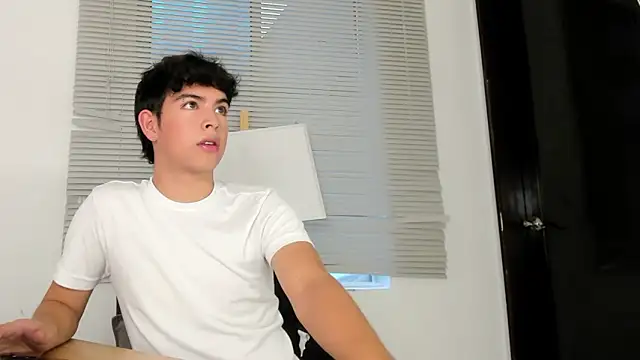 Snapshot of Blum_icee chatting on April 5, 7:11 pm Blum icee online show from April 5, 7:11 pm