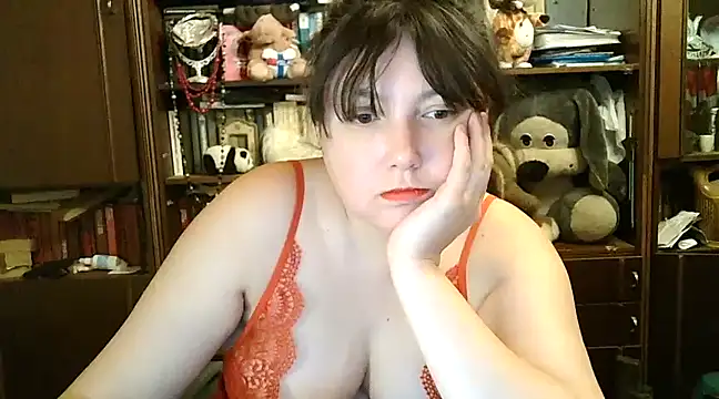 Snapshot of CarrieQPeach chatting on December 12, 7:04 pm CarrieQPeach online show from December 12, 7:04 pm