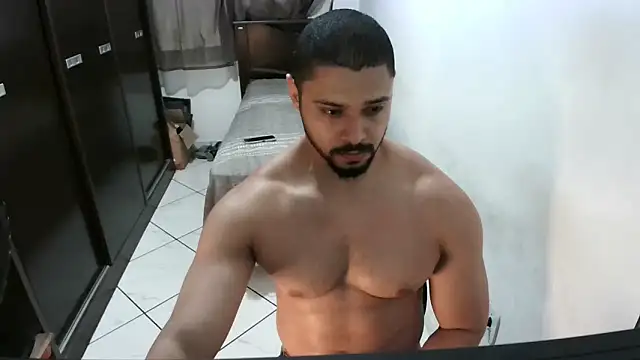Snapshot of Brian_Aries chatting on December 10, 3:20 am Brian Aries online show from December 10, 3:20 am