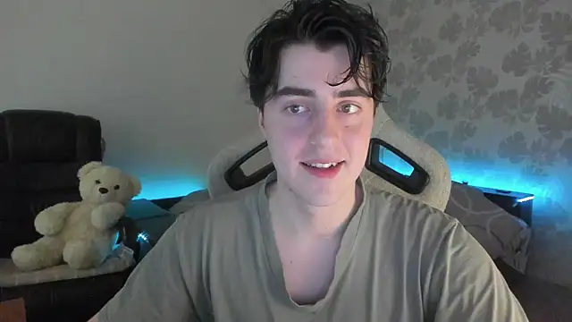 Snapshot of Knuckles17 chatting on June 24, 3:49 am Knuckles17 online show from June 24, 3:49 am