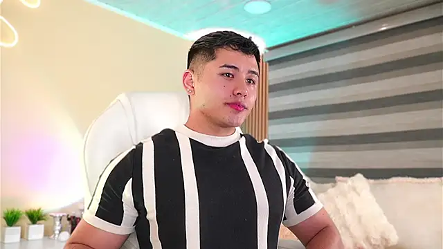 Snapshot of MatiasKorn chatting on November 28, 6:05 am MatiasKorn online show from November 28, 6:05 am