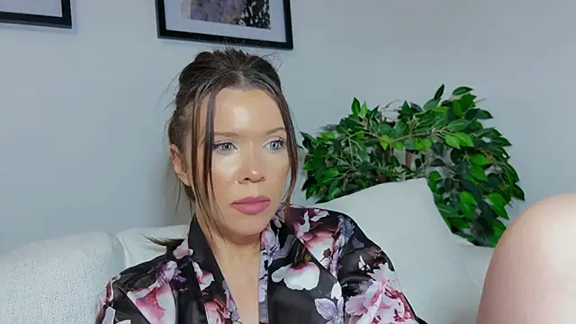 Snapshot of Aithne chatting on February 5, 11:17 pm Aithne online show from February 5, 11:17 pm