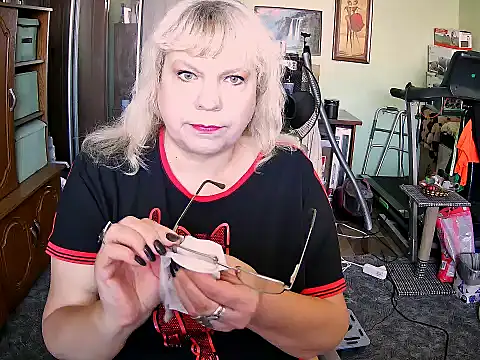 Snapshot of LOLA8888 chatting on September 25, 9:35 am LOLA8888 online show from September 25, 9:35 am