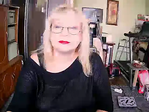 Snapshot of LOLA8888 chatting on September 28, 10:42 am LOLA8888 online show from September 28, 10:42 am