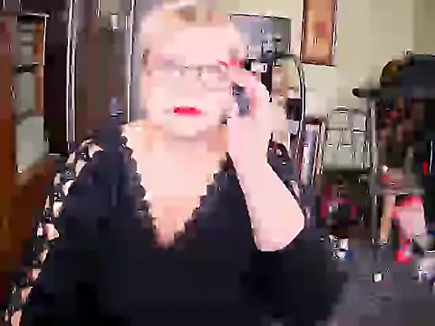 Snapshot of LOLA8888 chatting on October 12, 9:41 am LOLA8888 online show from October 12, 9:41 am