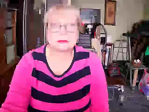 Snapshot of LOLA8888 chatting on October 19, 10:38 am LOLA8888 online show from October 19, 10:38 am