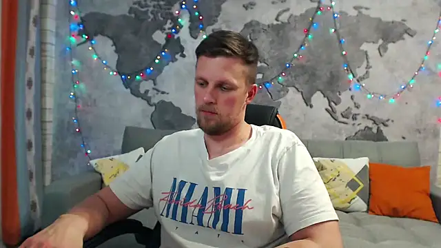 Snapshot of VikingChrisss chatting on December 20, 11:58 pm VikingChrisss online show from December 20, 11:58 pm