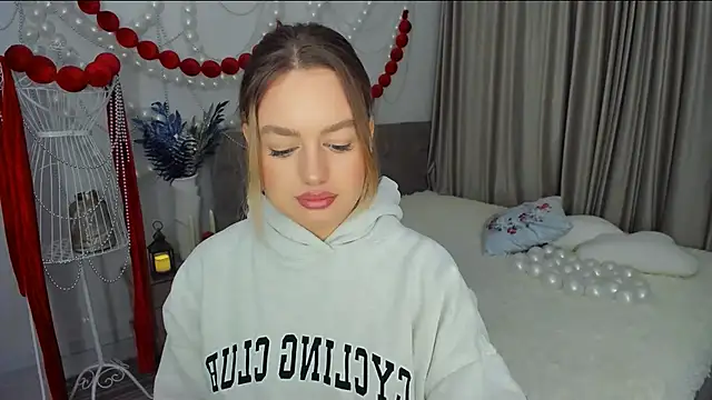 MiracleCurly online show from December 22, 4:04 pm