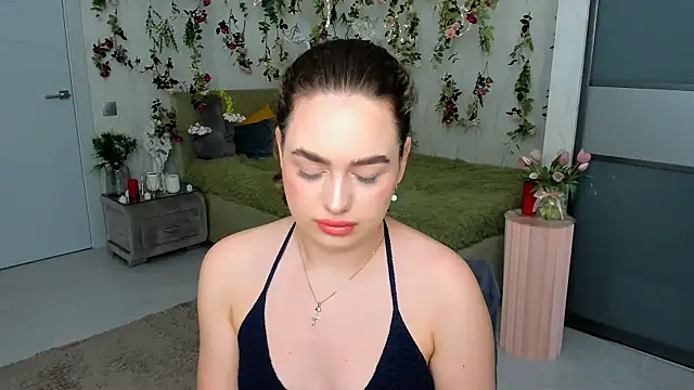 MiracleCurly online show from June 26, 10:30 am