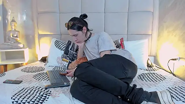 Hecatee 77 online show from December 19, 6:48 pm