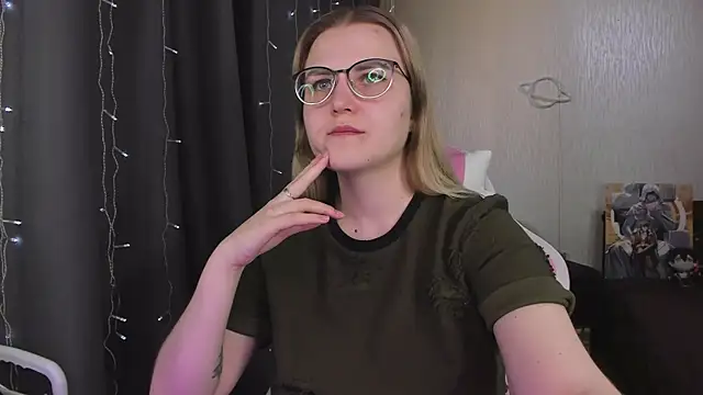 MissBrightShine online show from March 28, 10:48 am