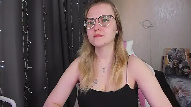 MissBrightShine online show from April 22, 1:56 pm