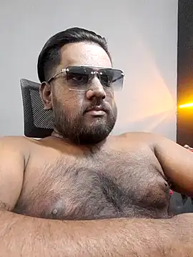 Rayansmith  online show from February 8, 8:20 am