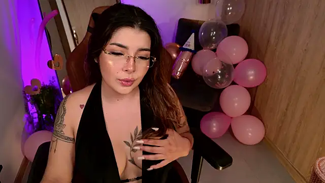 LisaMonroe  online show from May 14, 8:37 pm