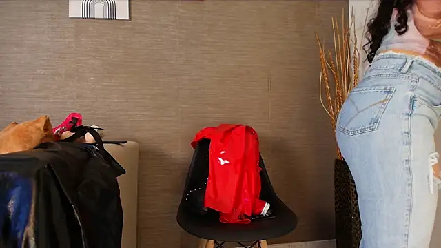 Snapshot of Sophie_LittleS chatting on December 21, 12:49 pm Sophie LittleS online show from December 21, 12:49 pm