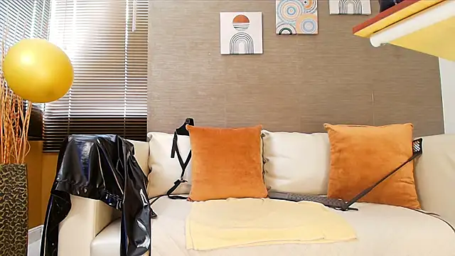 Snapshot of Sophie_LittleS chatting on February 1, 3:39 pm Sophie LittleS online show from February 1, 3:39 pm