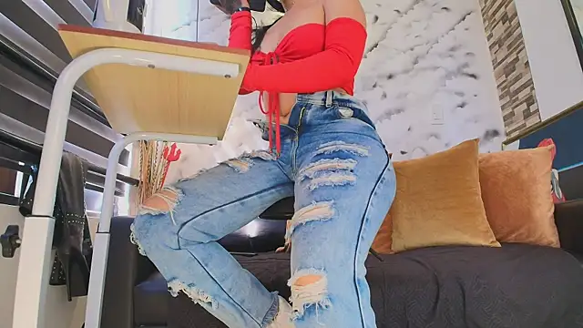 Sophie LittleS online show from May 1, 1:05 pm