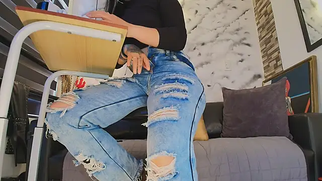 Sophie LittleS online show from May 8, 11:59 am