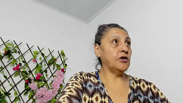 merlyna goldens online show from December 3, 11:25 pm