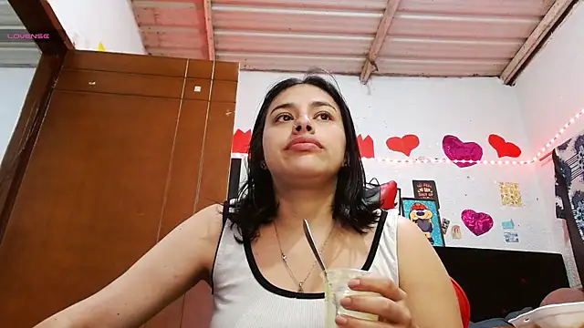 Snapshot of Saray_extrovert_ chatting on April 16, 4:24 am Saray extrovert online show from April 16, 4:24 am