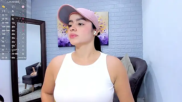 Snapshot of Paula_Desousa chatting on April 28, 8:03 pm Paula Desousa online show from April 28, 8:03 pm