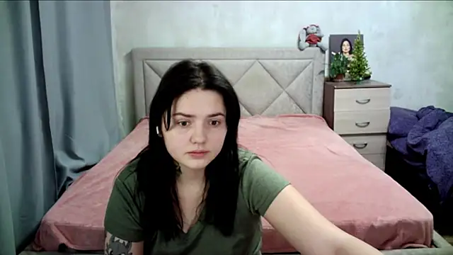 juliettkalen online show from December 13, 6:21 am