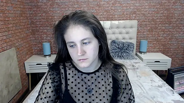 Holliy Cooper online show from October 3, 7:27 am