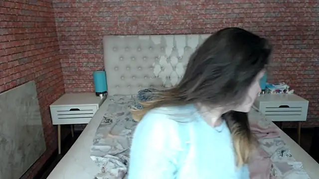 Holliy Cooper online show from October 16, 7:53 am