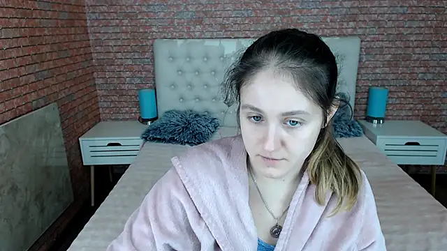 Holliy Cooper online show from November 21, 8:13 am