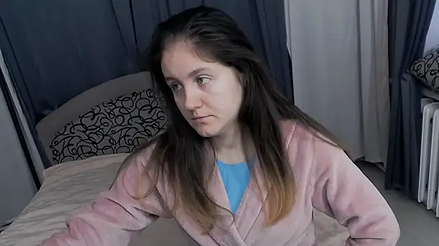 Holliy Cooper online show from December 5, 10:35 am