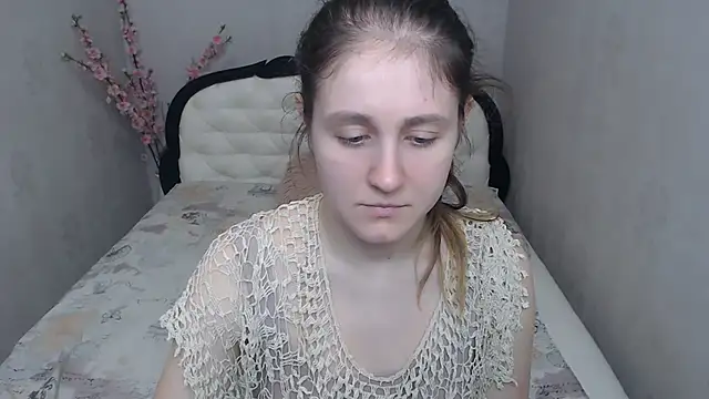 Holliy Cooper online show from April 1, 8:48 am