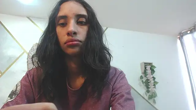 Snapshot of RoxanaCyrano_ chatting on February 17, 6:26 pm RoxanaCyrano online show from February 17, 6:26 pm