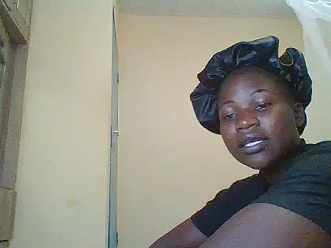 Snapshot of prettychic5 chatting on February 9, 8:51 am prettychic5 online show from February 9, 8:51 am