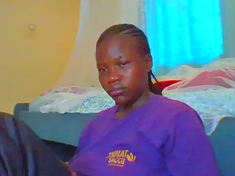Snapshot of prettychic5 chatting on April 17, 6:38 am prettychic5 online show from April 17, 6:38 am