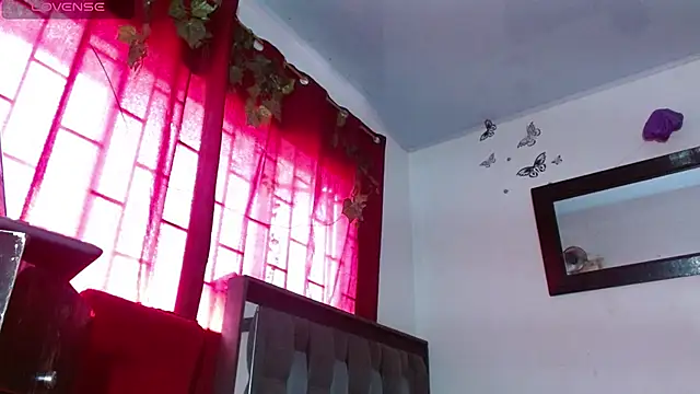 Snapshot of DULCE_ZOE chatting on April 1, 7:33 pm DULCE ZOE online show from April 1, 7:33 pm