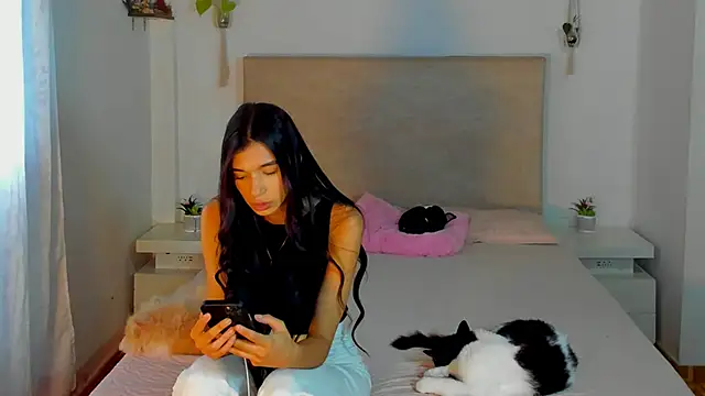 katt pelaez online show from February 2, 8:51 pm