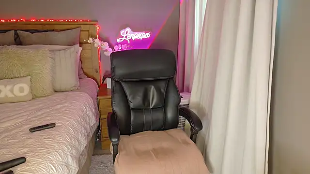 Lenaxox online show from May 22, 3:28 pm