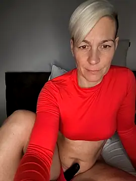 Snapshot of DarleenHot chatting on November 19, 3:23 pm DarleenHot online show from November 19, 3:23 pm