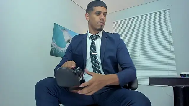 Snapshot of vincen_jose chatting on May 20, 12:39 am vincen jose online show from May 20, 12:39 am