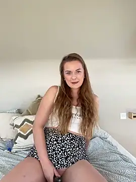 Snapshot of ElenaRebelle chatting on December 19, 11:39 am ElenaRebelle online show from December 19, 11:39 am