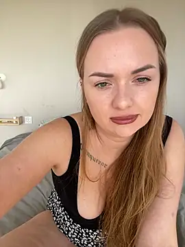 Snapshot of ElenaRebelle chatting on January 9, 9:06 am ElenaRebelle online show from January 9, 9:06 am