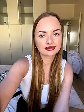 Snapshot of ElenaRebelle chatting on October 2, 7:26 am ElenaRebelle online show from October 2, 7:26 am