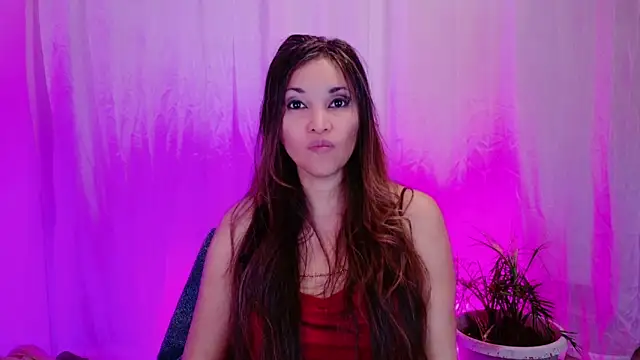 DivineLynn online show from January 25, 2:25 pm