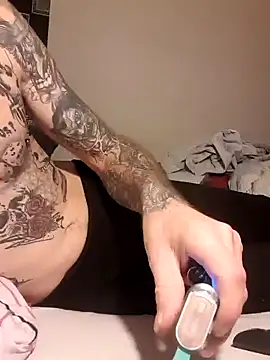 Snapshot of PIercingBoy38 chatting on February 12, 1:09 am PIercingBoy38 online show from February 12, 1:09 am