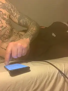 Snapshot of PIercingBoy38 chatting on February 19, 9:47 pm PIercingBoy38 online show from February 19, 9:47 pm