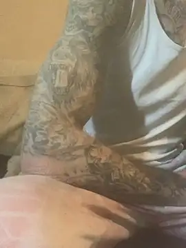 Snapshot of PIercingBoy38 chatting on February 26, 8:26 am PIercingBoy38 online show from February 26, 8:26 am