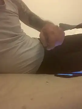 Snapshot of PIercingBoy38 chatting on March 1, 1:53 am PIercingBoy38 online show from March 1, 1:53 am