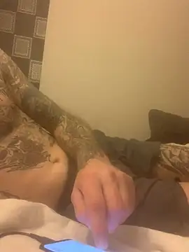 Snapshot of PIercingBoy38 chatting on March 11, 12:33 am PIercingBoy38 online show from March 11, 12:33 am